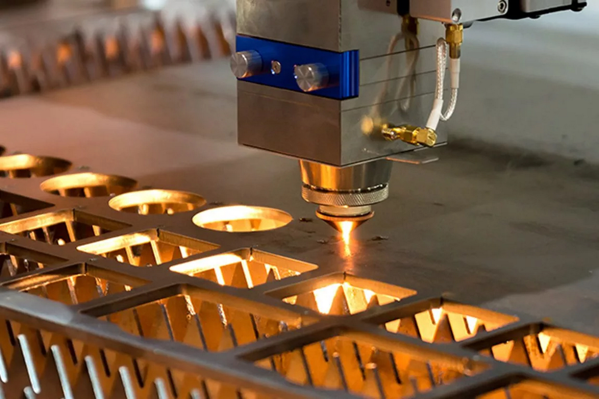 Резка стального листа 10 мм