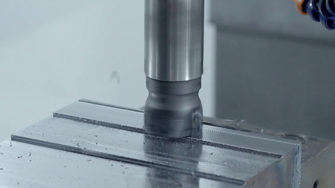 Вертикально-фрезерный обрабатывающий центр KVL 1055 | Демонстрация работы станка