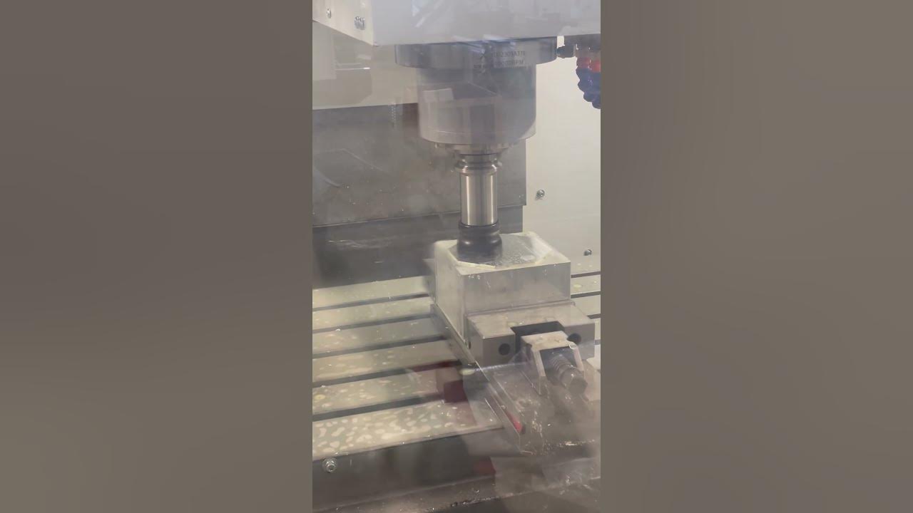 Вертикально-фрезерный обрабатывающий центр KVL 1055 | Торцевое фрезерование