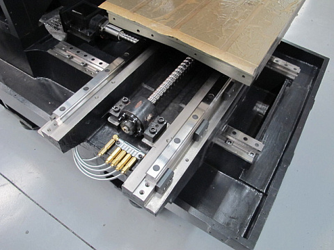 Вертикальный обрабатывающий центр KVL1200 (VM1360S)