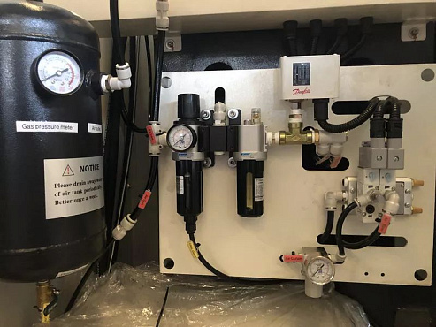 Фрезерный обрабатывающий центр 4-осевой KMT KVL850B