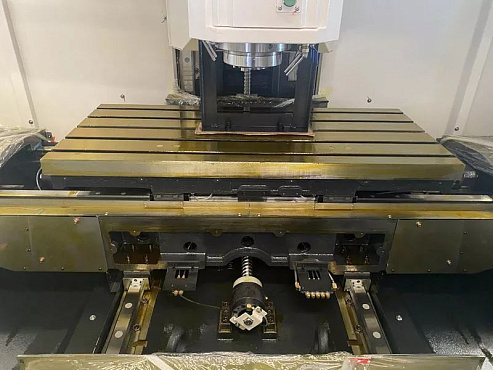 Фрезерный обрабатывающий центр 4-осевой KMT KVL850B